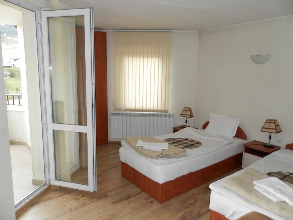 Family Hotel Daisy Borino Extérieur photo