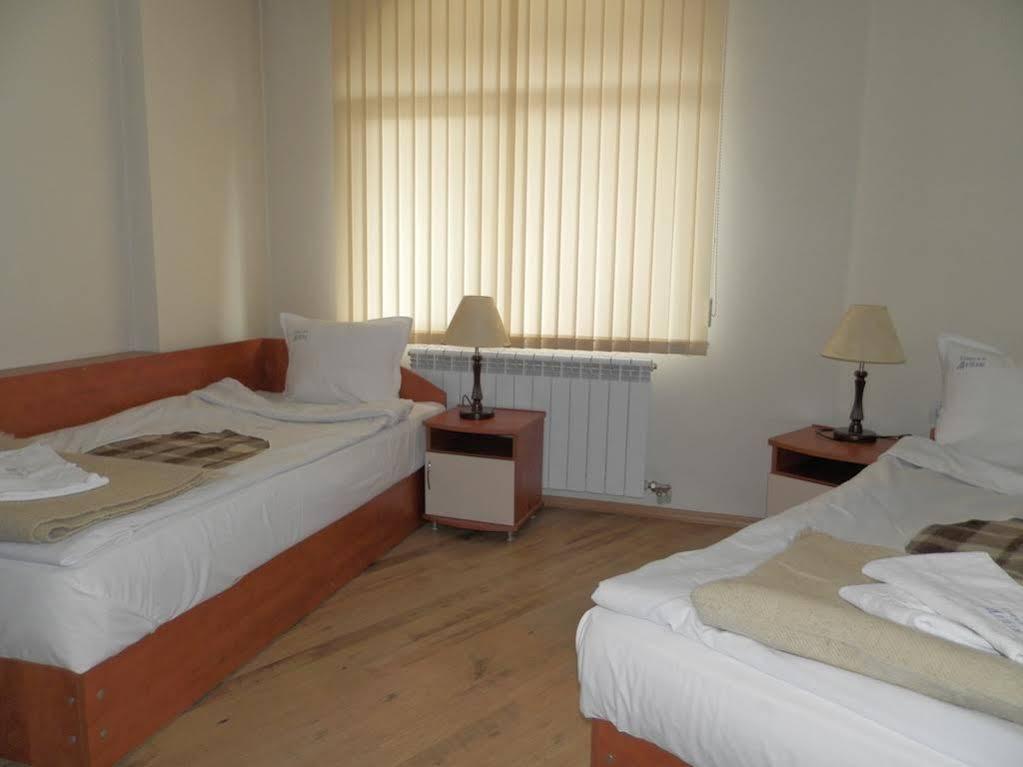 Family Hotel Daisy Borino Extérieur photo