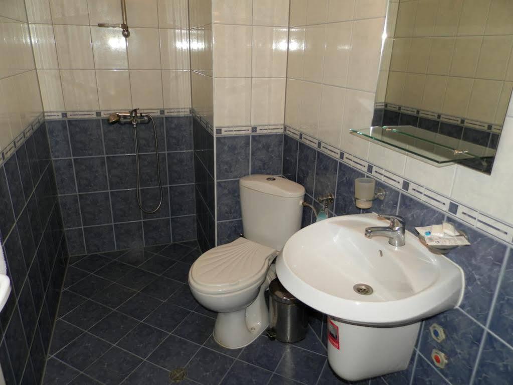 Family Hotel Daisy Borino Extérieur photo