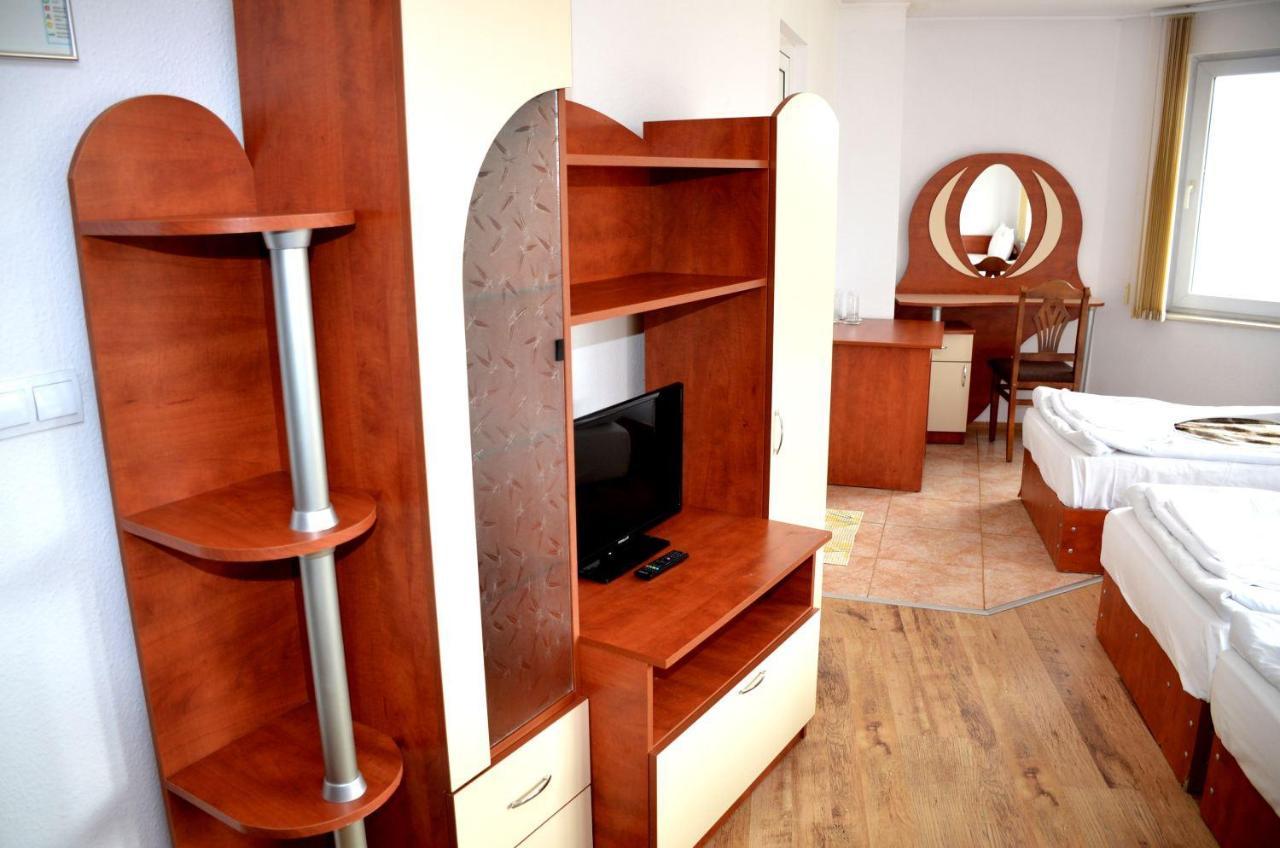 Family Hotel Daisy Borino Extérieur photo