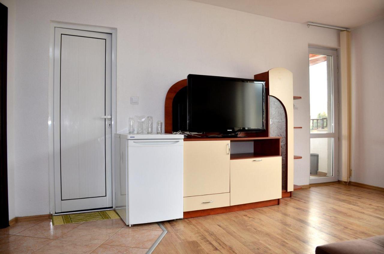 Family Hotel Daisy Borino Extérieur photo
