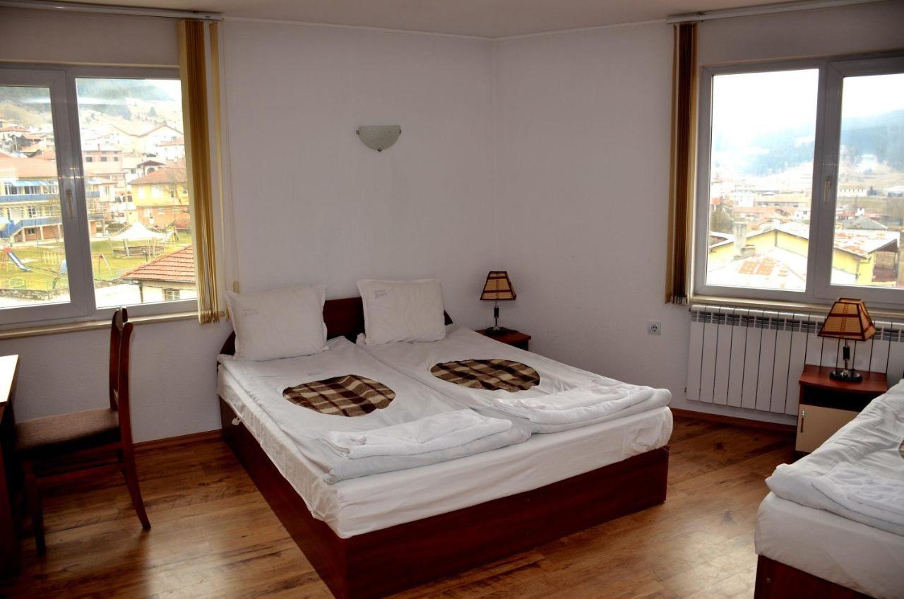 Family Hotel Daisy Borino Extérieur photo