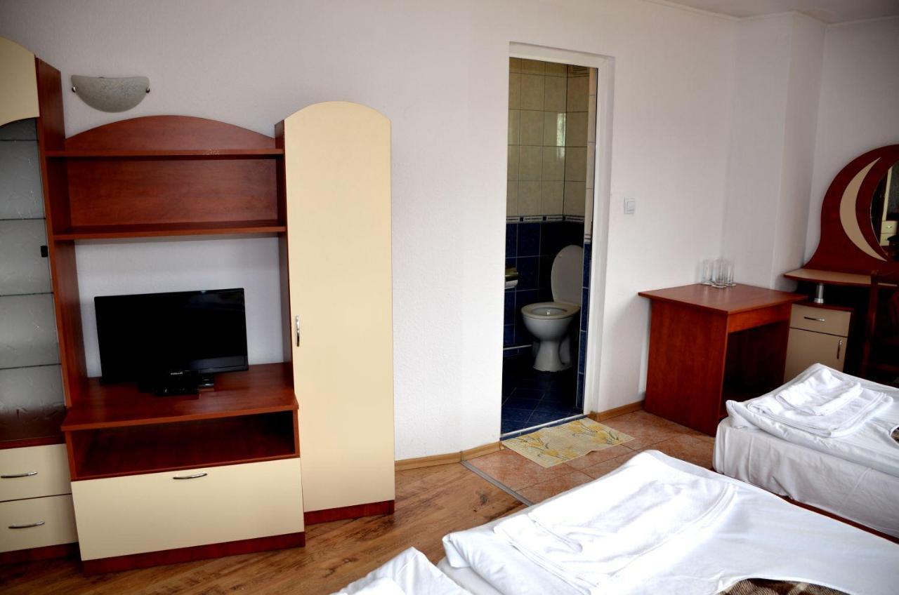 Family Hotel Daisy Borino Extérieur photo