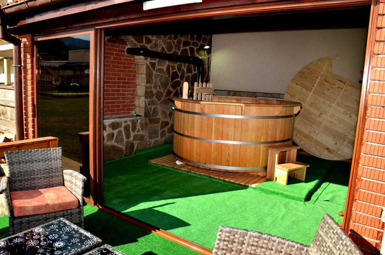 Family Hotel Daisy Borino Extérieur photo